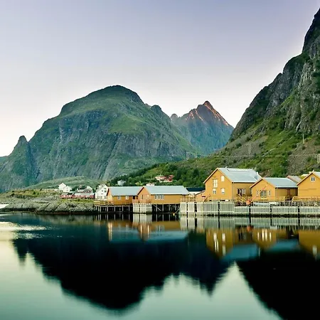 Semesteranläggning (resort) Holmen Lofoten